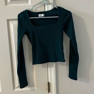 women’s dark green hollister long sleeve